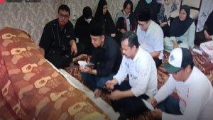 Wali-Kota-Surabaya-Eri-Cahyadi-saat-mendoakan-Whisnu.jpg