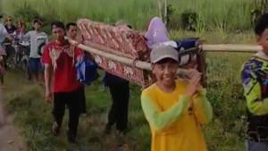 ibu-hamil-ditandu-bondowoso.jpg