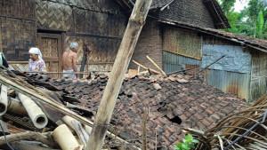 rumah-rusak-gempa-jember.jpg