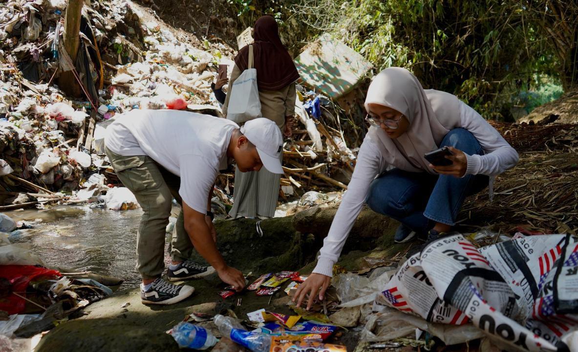 Audit-sampah-Ecoton-sungai-bedadung.jpg