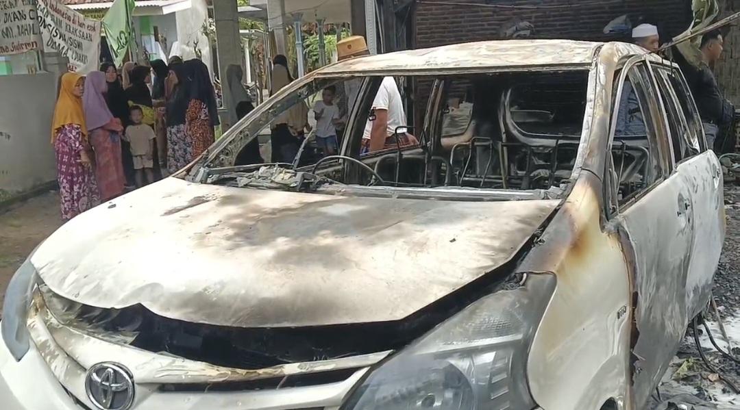 Avanza-terbakar-probolinggo.jpg