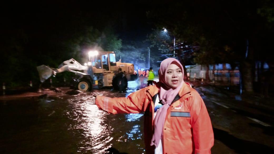 BANJIR-Wakil-Bupati-Situbondo-Ulfiyah-saat.jpg
