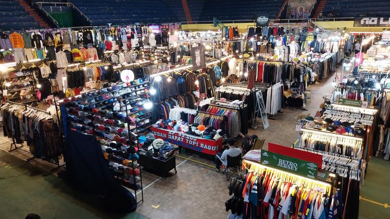 BEKAS-Bazar-pakaian-bekas-di-GOR-Tawangalun.jpg