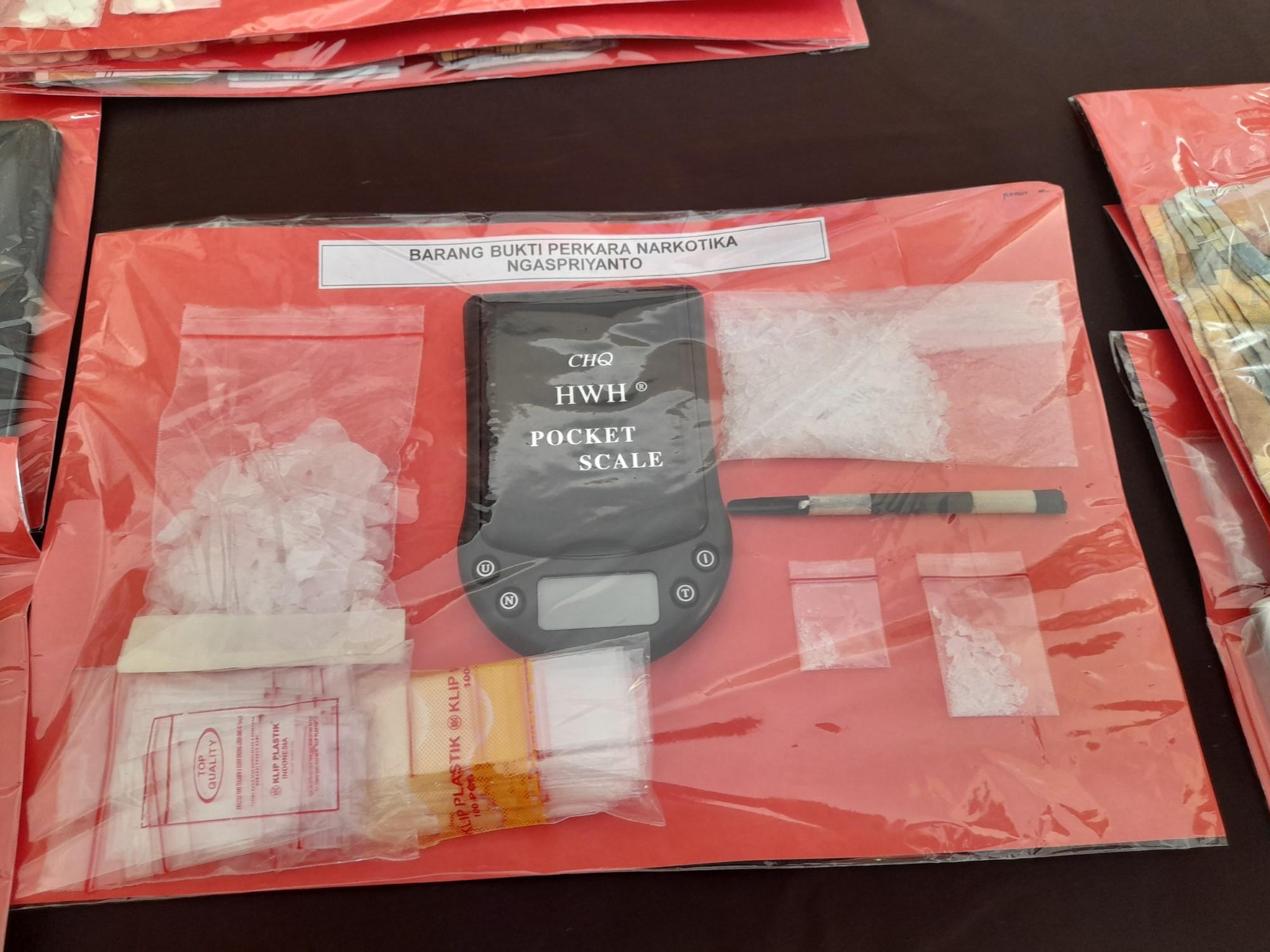 Barang-bukti-kasus-penyalahgunaan-narkoba-yang-berhasil-diamankan-Polres-Lumajang.jpg