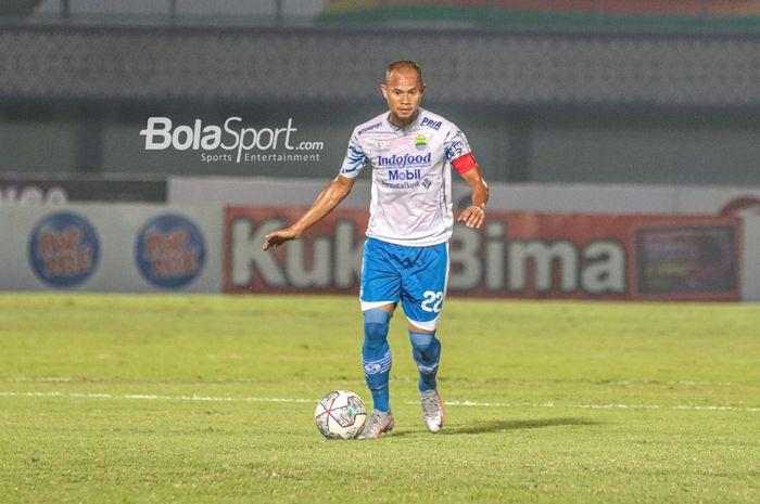 Bek-sayap-kanan-Persib-Bandung-Supardi-Nasir.jpg