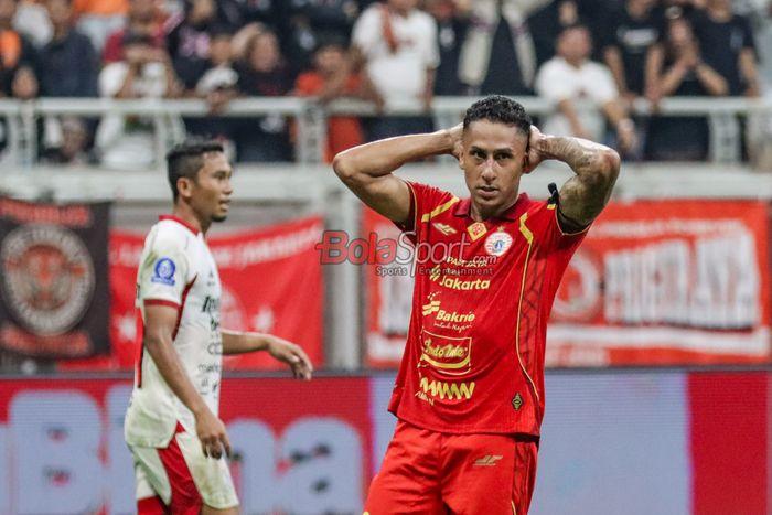 Bruno-Tubarao-memegangi-kepala-saat-laga-Persija-Jakarta-vs-Bali-United-di-Super-League-20252026.jpg