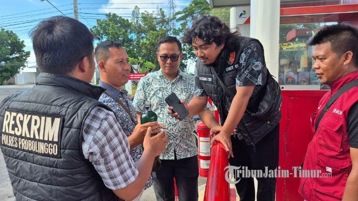 CEK-KADAR-Unit-Tipidter-Satreskrim-Polres-Probolinggo-saat-mengecek-BBM-di-SPBU.jpg