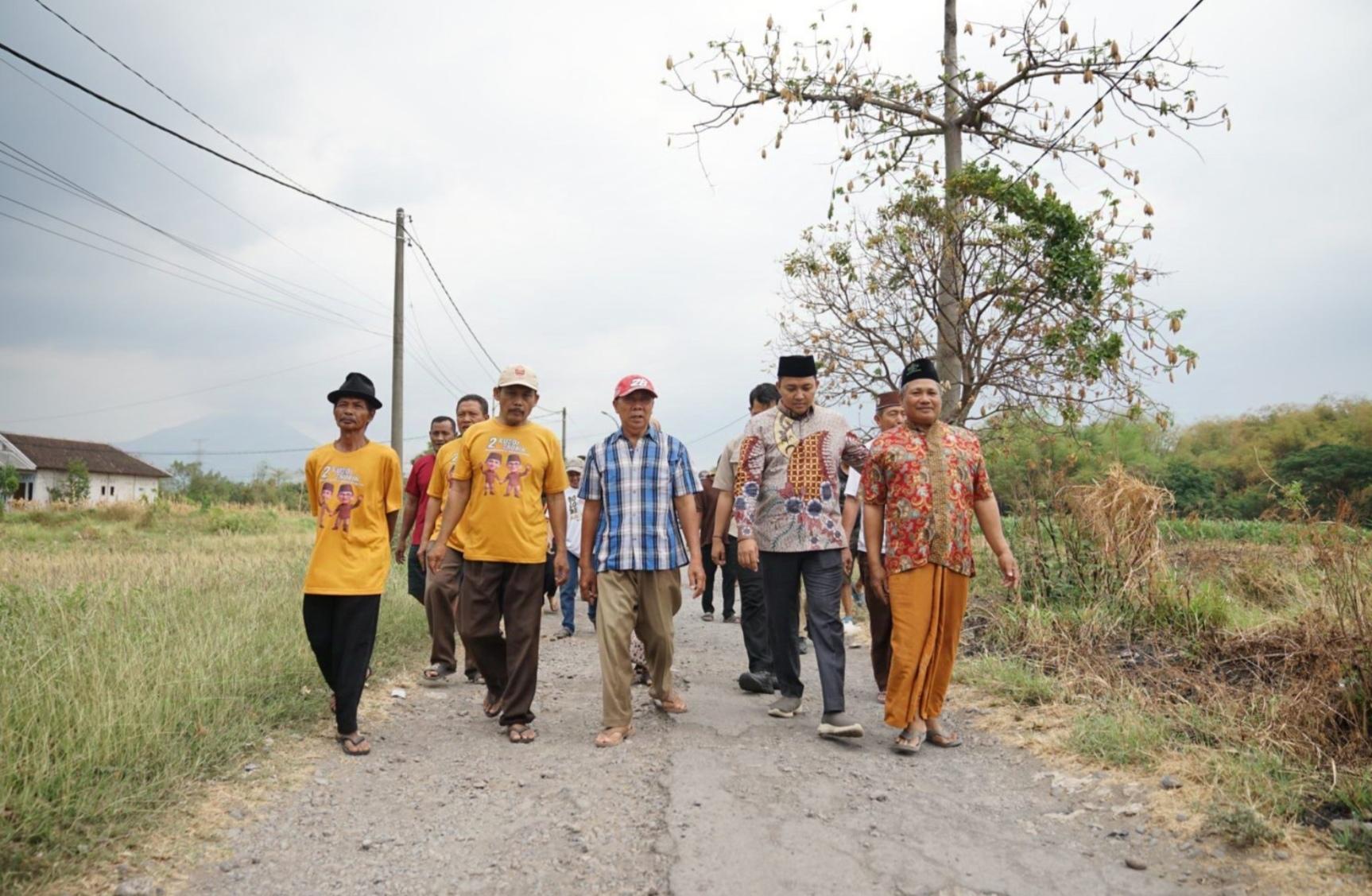 Cabup Pasuruan Mas Rusdi Janjikan Perbaikan Jalan Wisata Menuju Sebani, Rusak Selama 20 Tahun