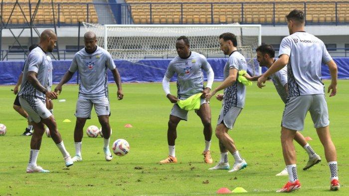 Gelar Latihan Jelang Lawan Borneo FC, Bobotoh Full Senyum Akan Kehadiran 1 Pilar Persib Bandung