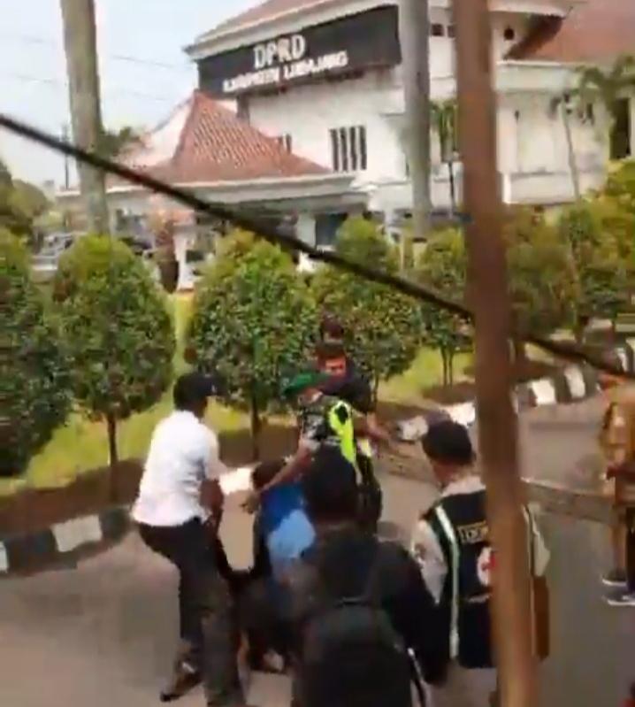 Demo-mahasiswa-tolak-UU-TNI-di-lumajang-Ricuh.jpg