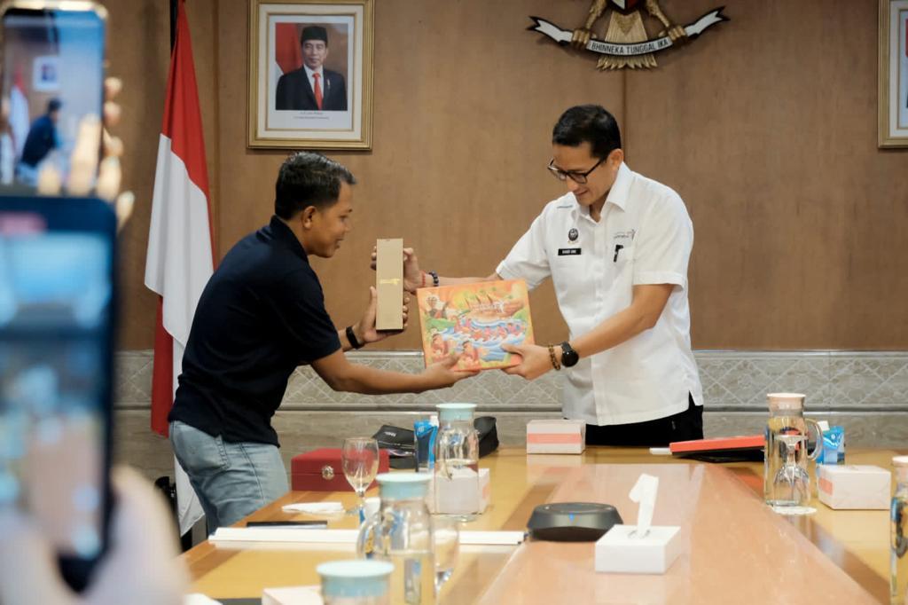 Menparekraf Apresiasi Eksebisi Seni ArtOs Nusantara Banyuwangi