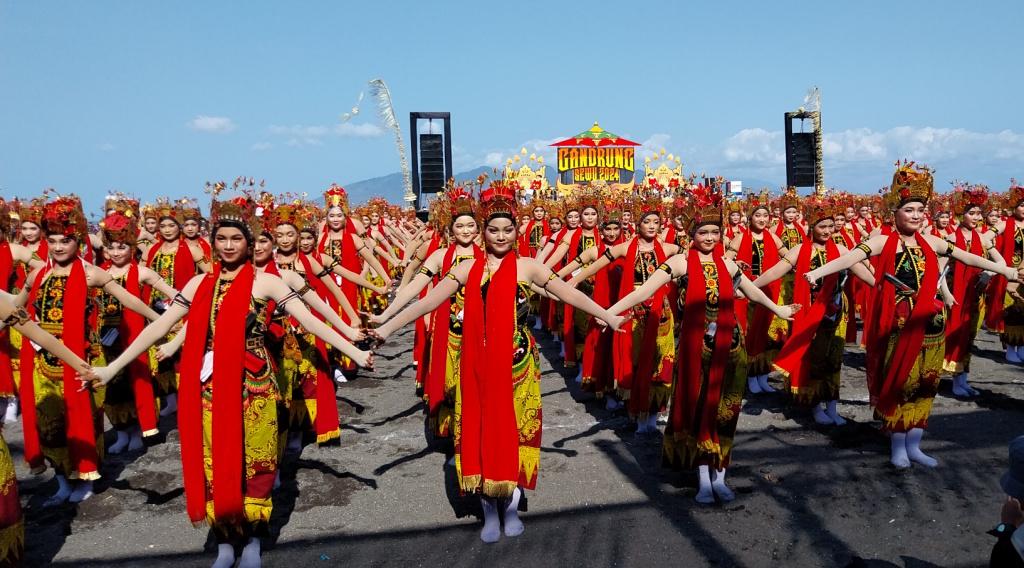 1.350 Penari Gandrung Sewu 2024 Sukses Bius Ribuan Penonton