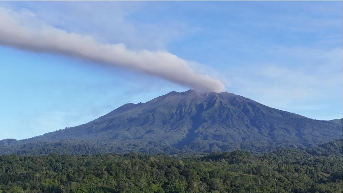 Gunung-Raung-sempat-mengalami-beberapa-kali-erupsi.jpg