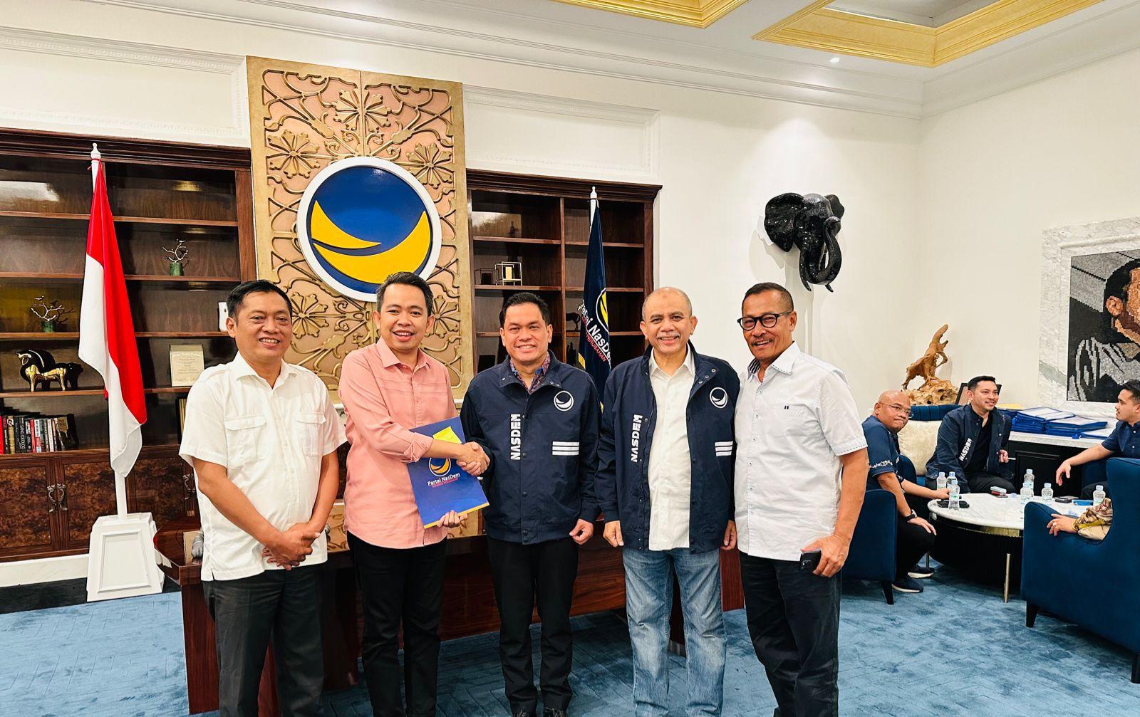 Gus-Fawait-mengambil-surat-rekom-di-DPP-Partai-Nasdem-untuk-Pilkada-Jember-2024.jpg