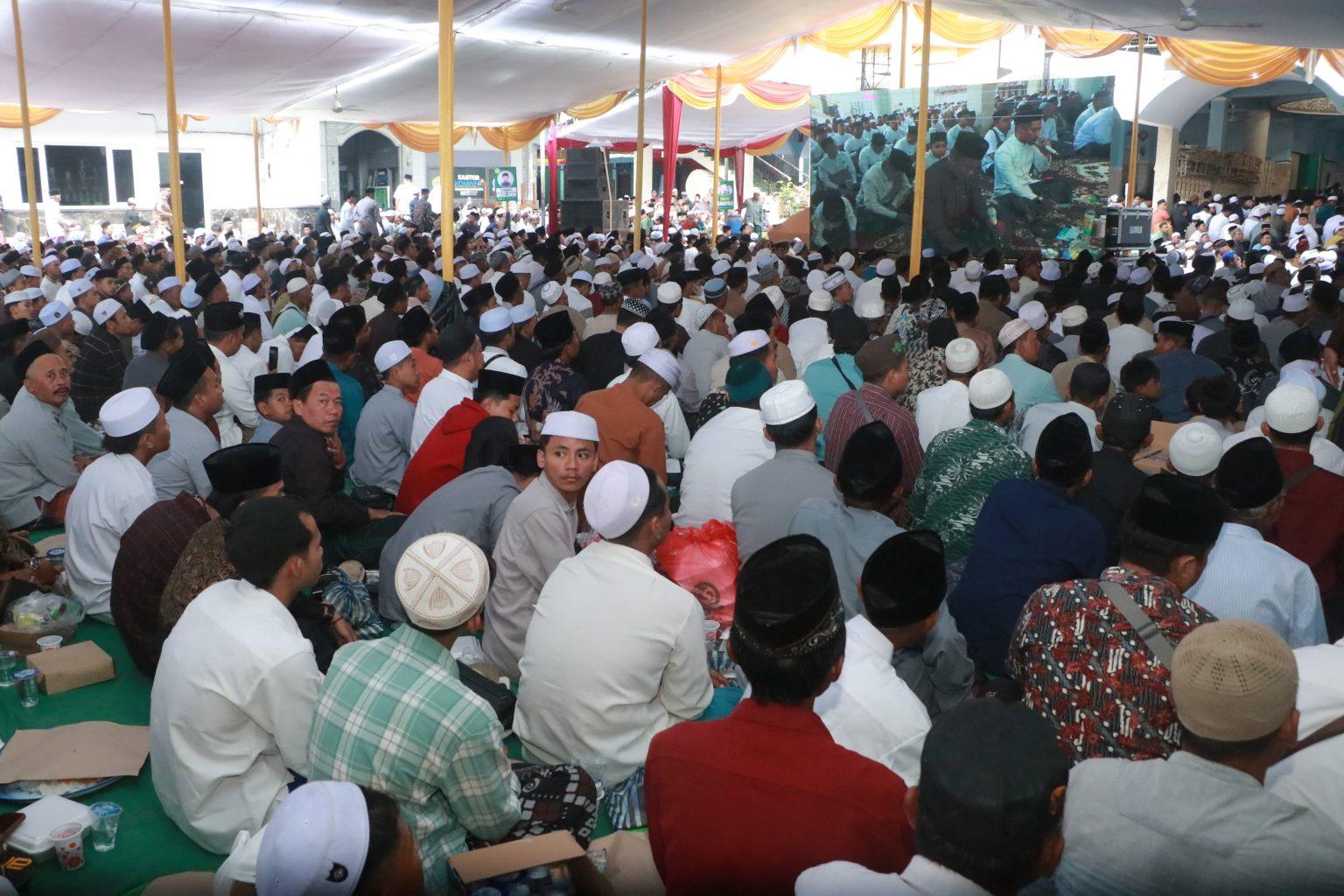Puluhan Ribu Warga Padati Haul Ke-72 Kiai Hasan Sepuh Pendiri Pesantren Zainul Hasan Genggong