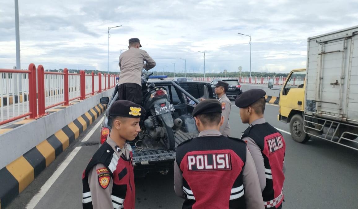 Motor Tak Bertuan Ditemukan Saat Lebaran Ketupat di Atas Jembatan Suramadu