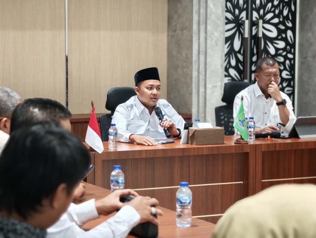 Bupati Mas Rusdi Siap Perjuangkan Nasib Mantan Honorer ke Pusat