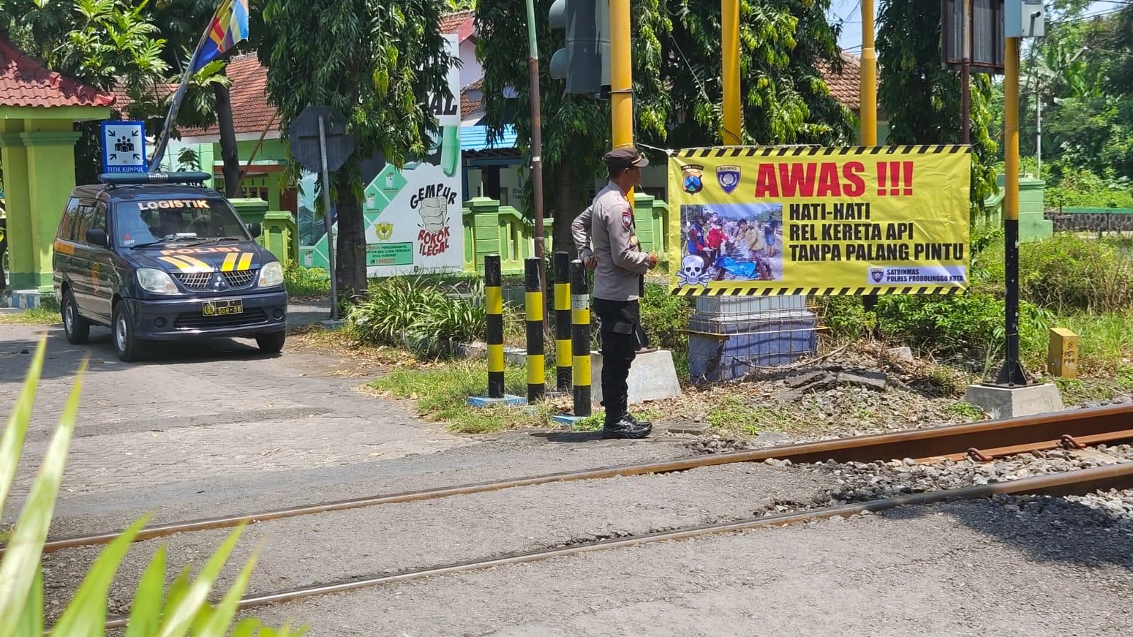 Imbauan-di-Pintu-Perlintasan.jpg