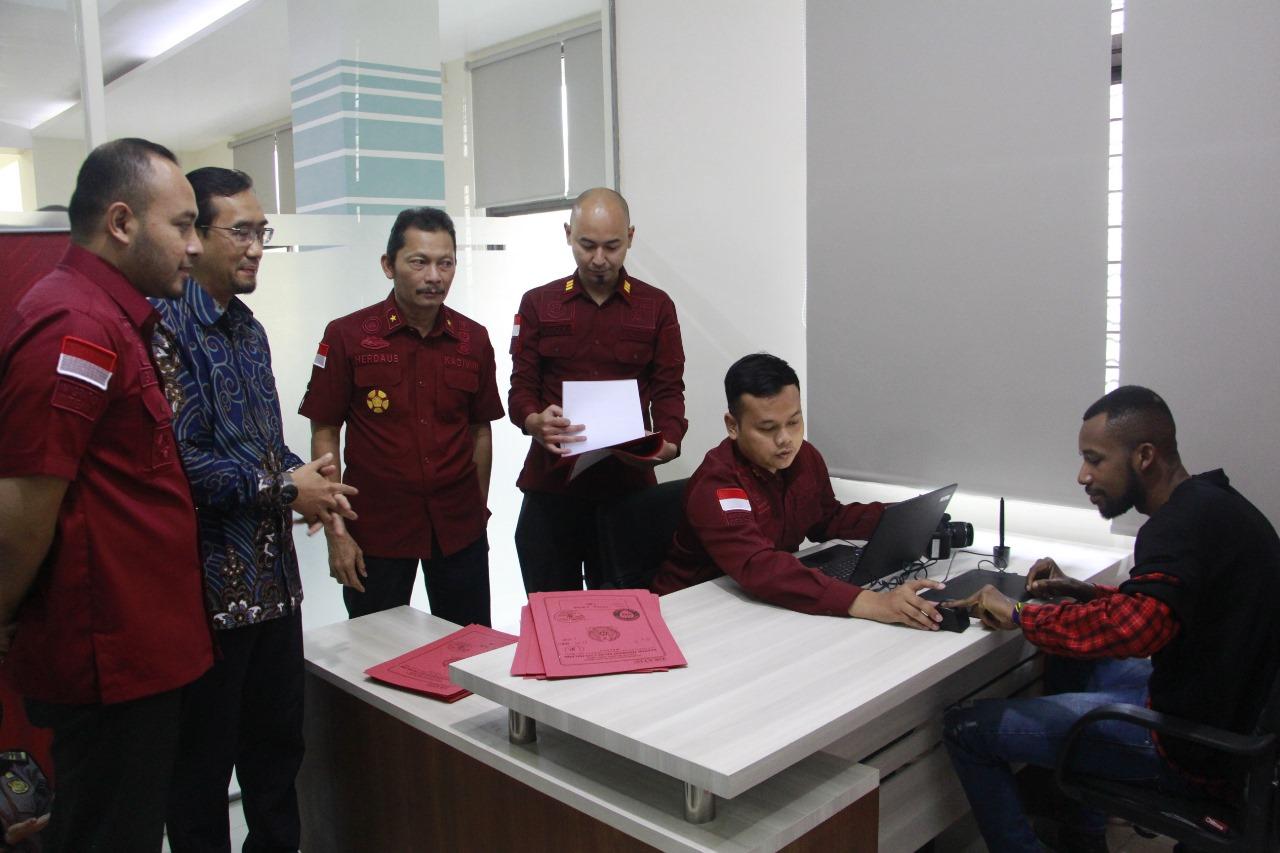 Inovasi-Eazy-Izin-Tinggal-membuka-booth-khusus-di-Unibraw-Malang-mulai-Kamis-12102023.jpg