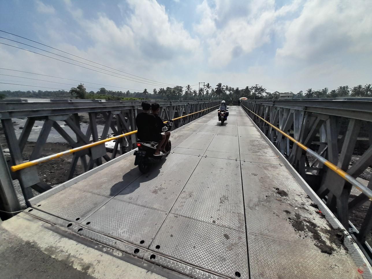 Sempat Rusak Akibat Banjir Lahar Dingin, Jembatan Kloposawit Lumajang Akhirnya Bisa Dilewati