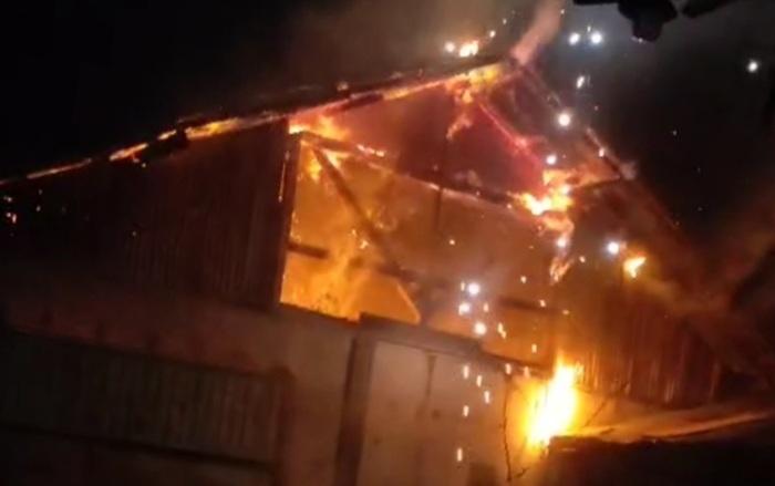 Pabrik Tahu di Situbondo Terbakar, Diduga Akibat Tumpukan Kayu Dekat Tungku Api