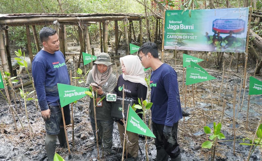 Kegiatan-CSR-Telkomsel-Jaga-Bumi-dengan-menggelar-kegiatan-penanaman-1050-pohon-mangrove.jpg