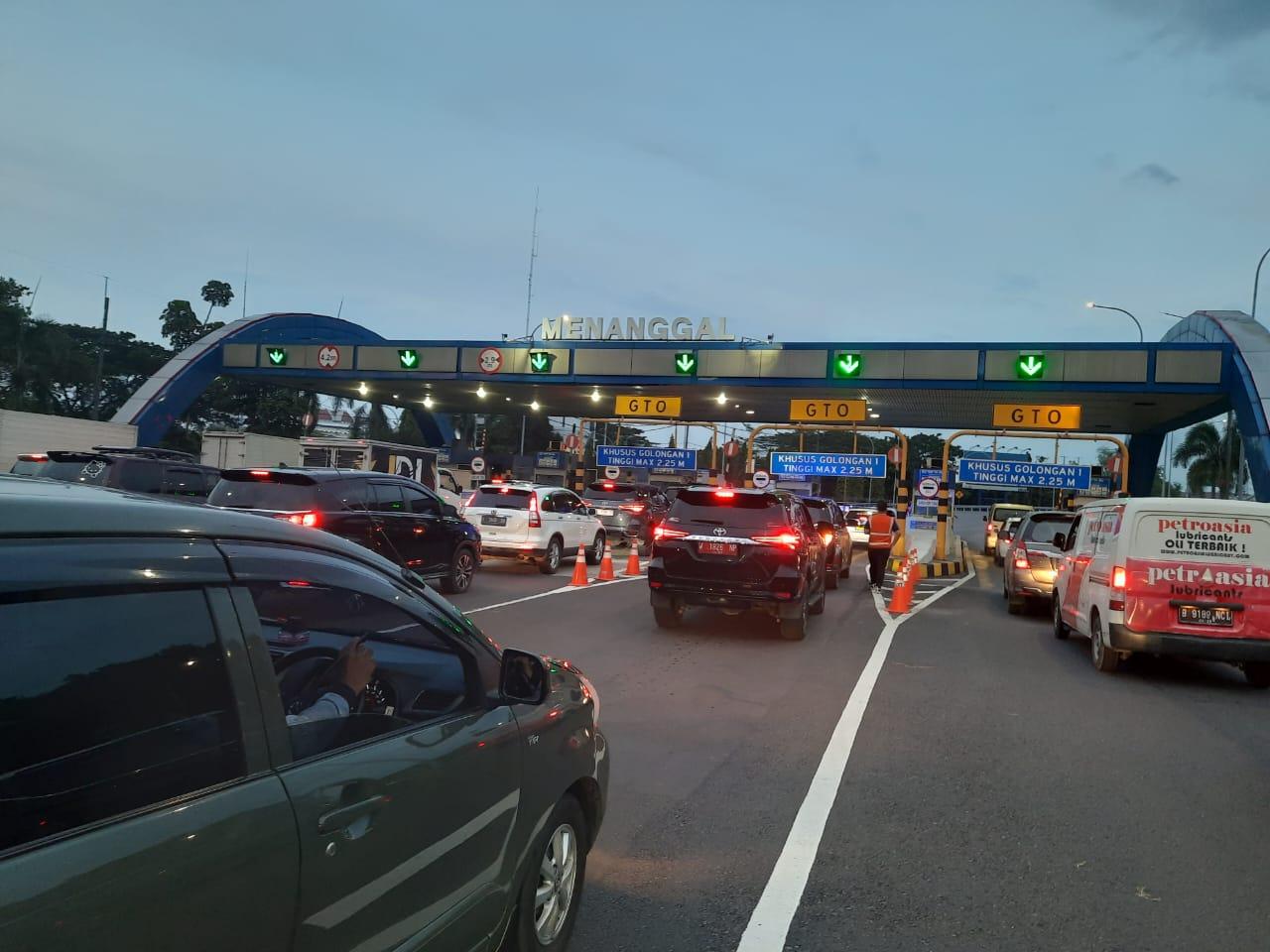 BREAKING NEWS  :  Mulai Besok Tarif Tol Waru - Juanda Naik   antara Rp 500 - Rp 1.000