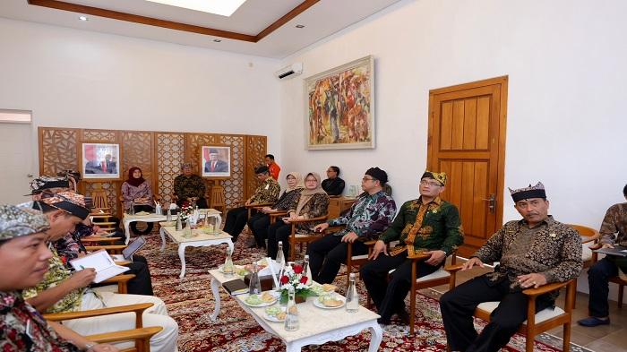 Kepala-BPS-RI-bertemu-Bupati-Banyuwangi-Ipuk.jpg