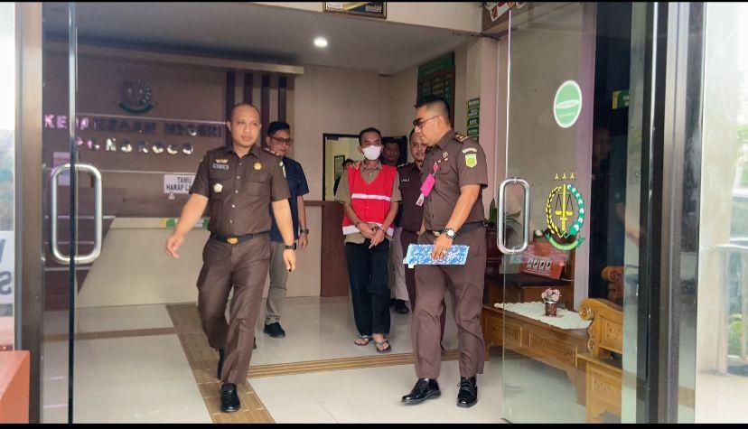 Kepala-SMK-di-Ponorogo-ditahan-Kejari.jpg