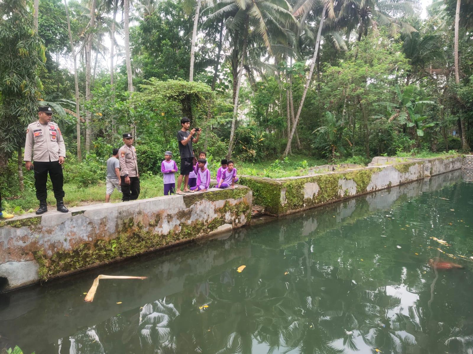 Seorang Pekerja Lepas di Jember Tewas Tercebur Kolam Bersama Sepeda Motornya