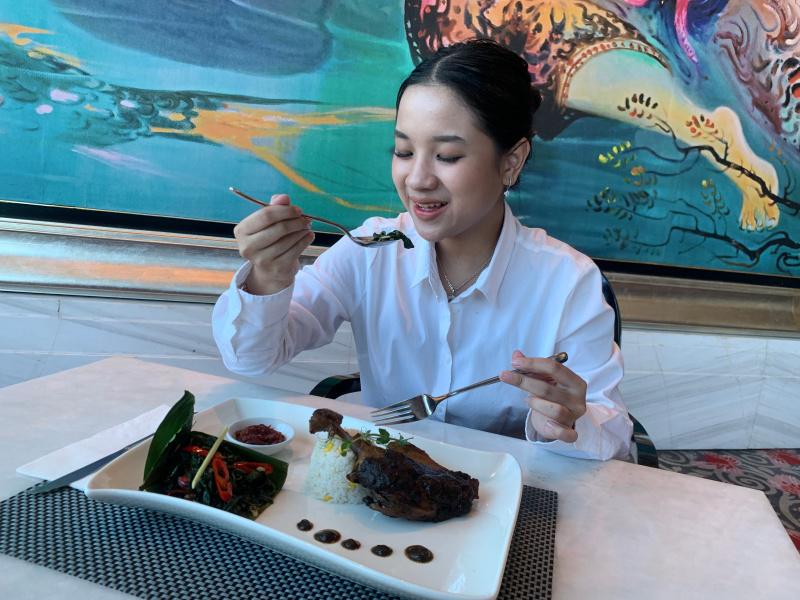 Kombinasi Bebek Saus Rawon Kluwek ala Hotel Ciputra World Surabaya, Kaya Rasa Gugah Selera