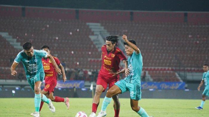 Laga-Persija-Jakarta-kontra-PSBS-Biak.jpg