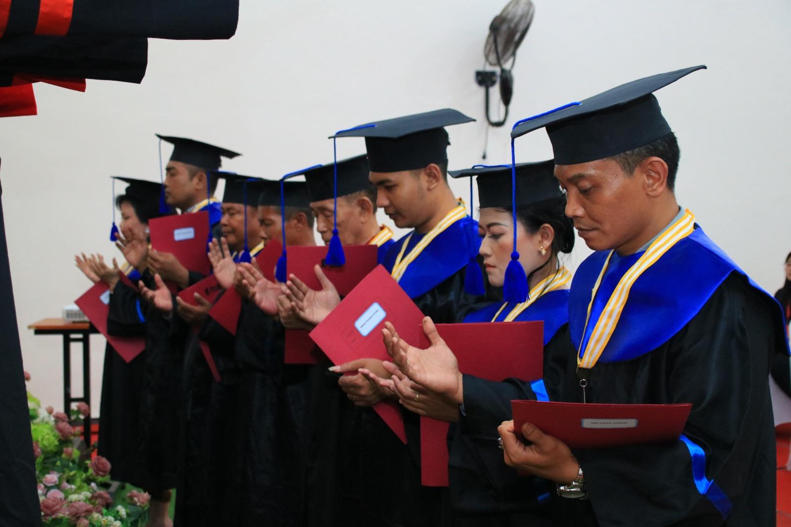Lulus Program Sertifikat Teologi, 6 Warga Binaan Lapas Banyuwangi Diwisuda