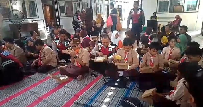 MAKAN-bareng-Samapta-Polres-situbondo.jpg