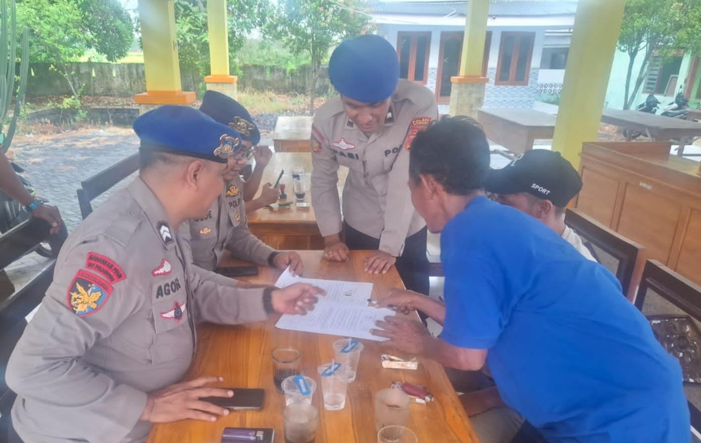 Satpol Airud Situbondo Selesaikan Perselisihan Antar Nelayan Secara Dialogis