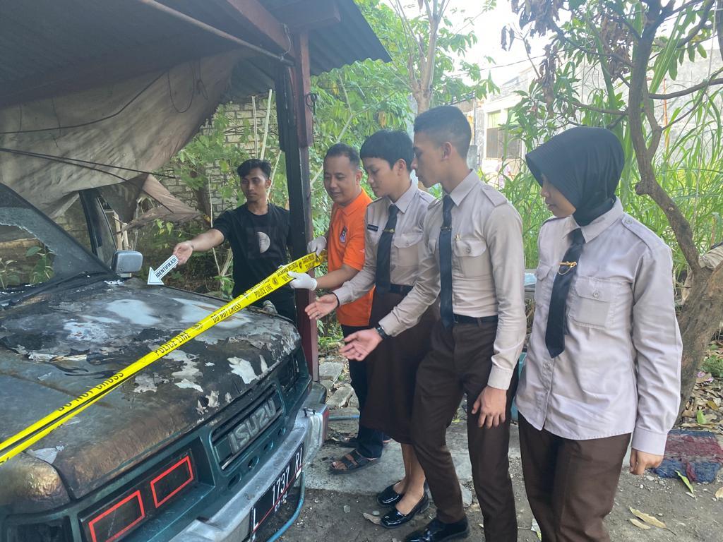 Mobil-dibakar-di-Gresik.jpg
