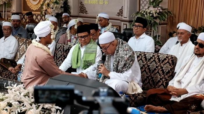 Hadiri Haul Ponpes Riyadlus Solihin Kota Probolinggo, Cak Imin Jadi Saksi Nikah 4 Santri