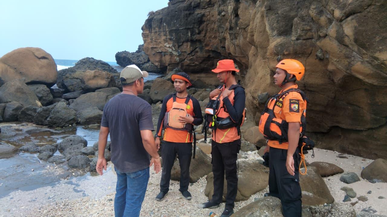 OPERASI-SAR-Tim-SAR-gabung-melakukan-penyisir-Pantai-Papuma.jpg