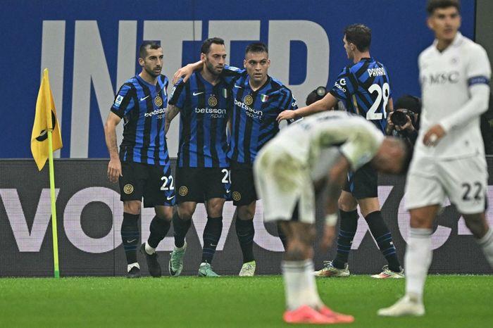 Para-pemain-Inter-Milan-merayakan-gol-penyeimbang-tim-melalui-Hakan-Calhanoglu.jpg
