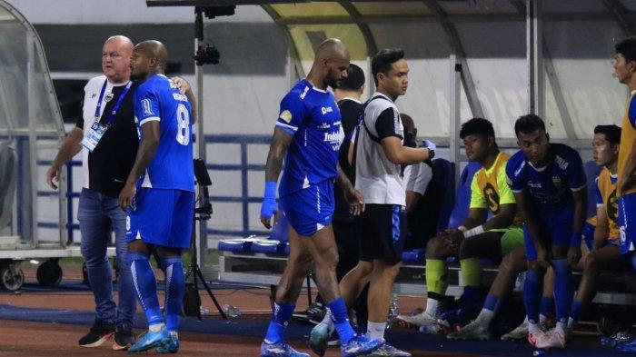 Pelatih-Persib-Bandung-Bojan-Hodak-menyiapkan-Gervane-Kastaneer-mengganti-David-Da-Silva.jpg