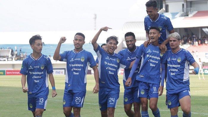 Pemain-PSIM-Yogyakarta-saat-bermain-di-laga-Liga-2-2024.jpg