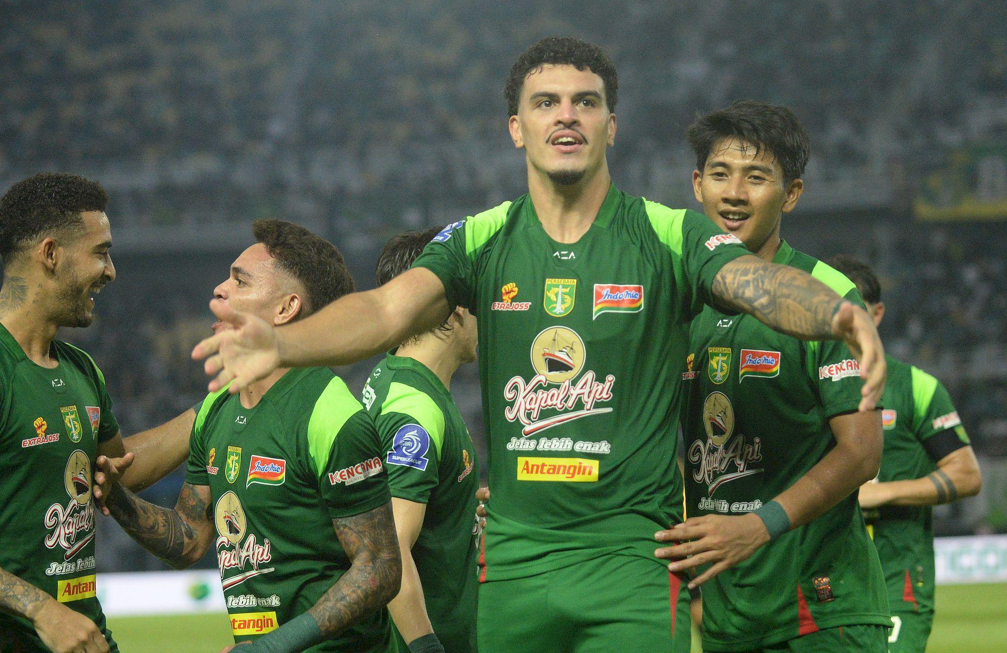 Pemain-Persebaya-Surabaya-Gustavo-Fernandes-melakukan-selebrasi-usai-membobol-gawang-Persik-Kediri.jpg
