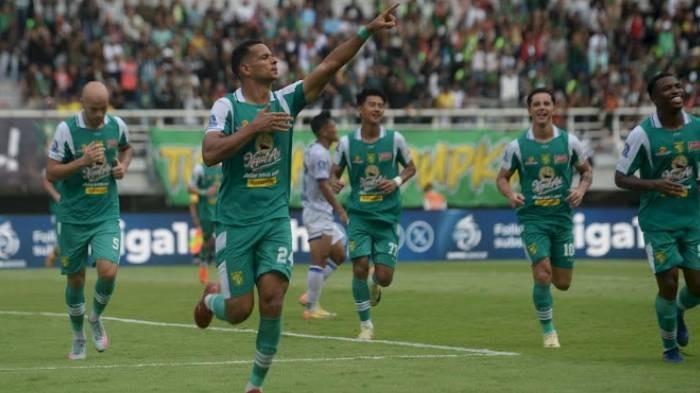 Pemain-Persebaya-Surabaya-saat-mengahadapi-Persijap-Jepara.jpg