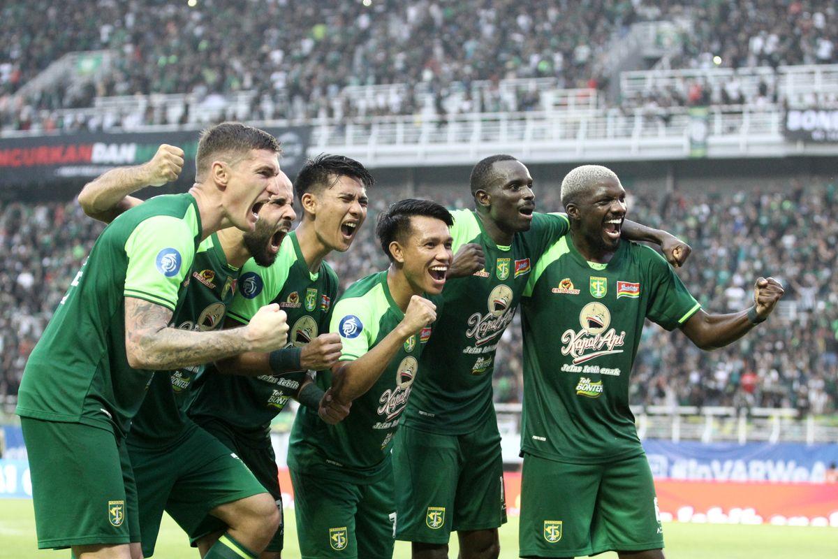 Pemain-Persebaya-Surabaya-selebrasi-usai-menjebol-gawang-Arema-FC.jpg