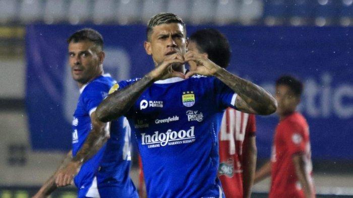 Pemain-Persib-Bandung-Ciro-Alves-melakukan-selebrasi-seusai-mencetak-gol-ke-gawang-Semen-Padang.jpg