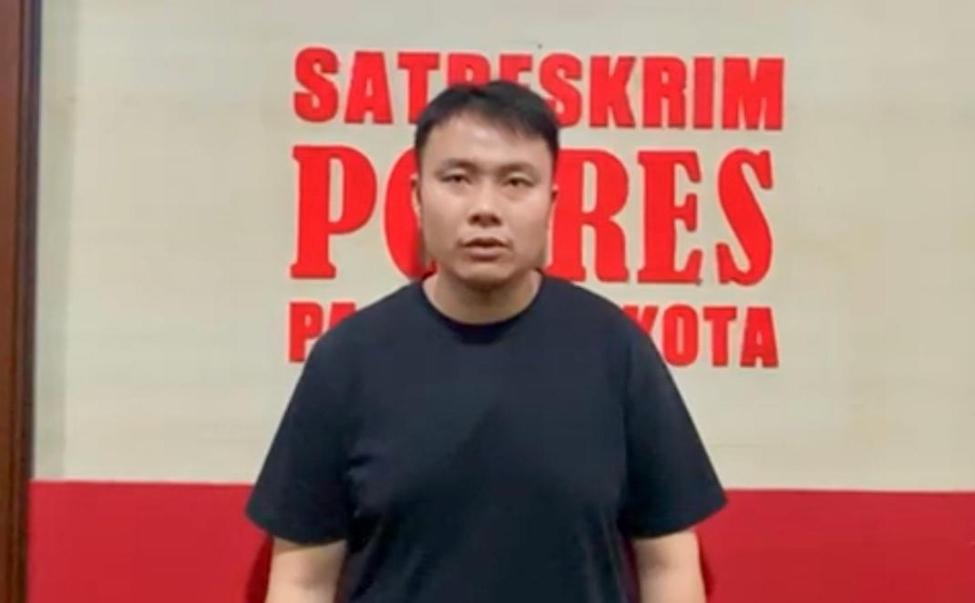 Pemilik-usaha-yang-berjualan-minuman-beralkohol-Antonius-Wijaya-Putra.jpg