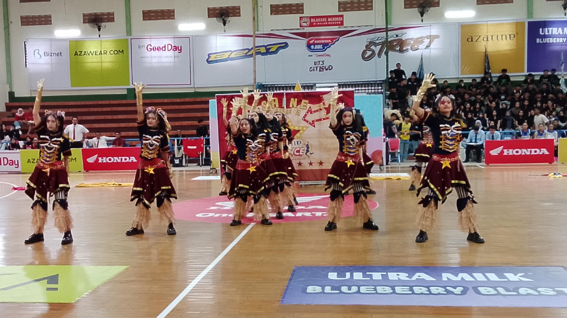 Penampilan-Cheerleader-SMAN-1-Jember.jpg