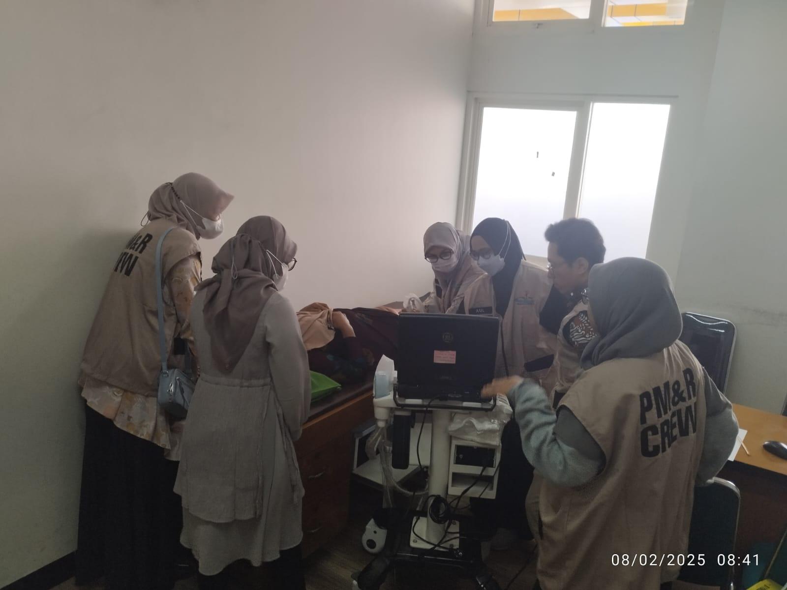 Layanan Kesehatan Inovatif: Tim Pengabdian Masyarakat FKUB Adakan Injeksi Prolotherapy pada Pasien