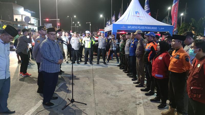 Forkopimda Kabupaten Probolinggo Beri Semangat Personel Gabungan di Pos Pelayanan Leces