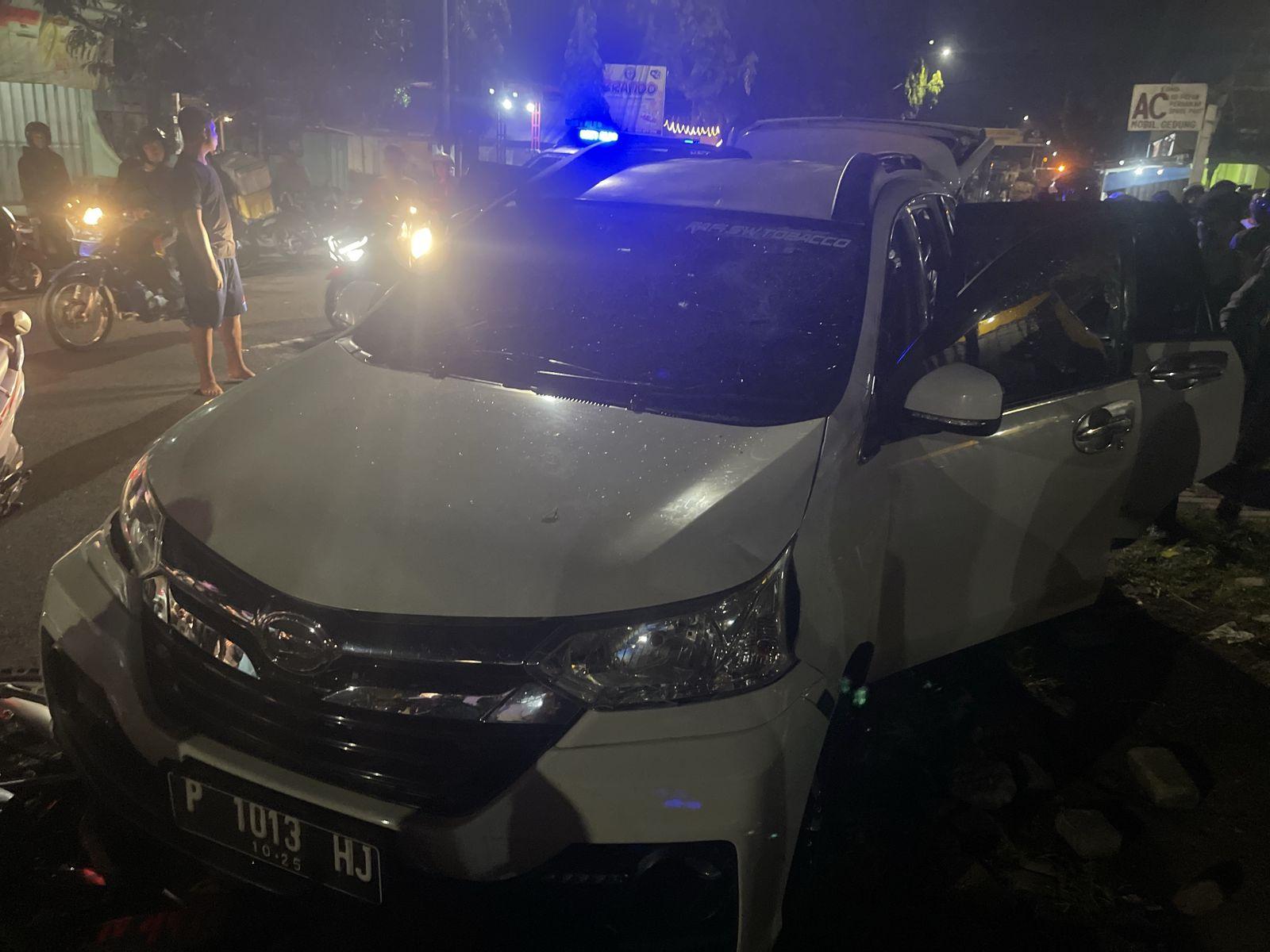 Mesum di Dalam Mobil, Pengemudi Xenia Tabrak dan Seret Motor Polisi hingga Tiga Kilometer
